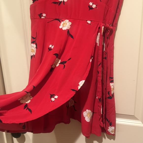 Abercrombie & Fitch Faux Wrap Dress Red with White Flowers - XS - Picture 2 of 8